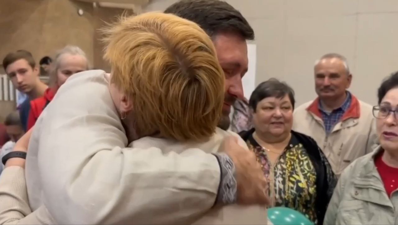 Вадим Бойченко вітає перших відпочиваючих