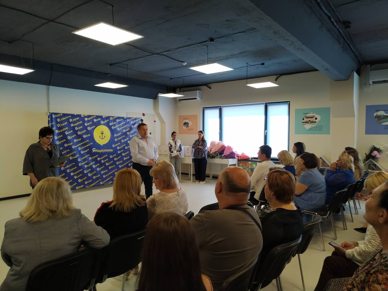 Когут вітає випускників та педагогів