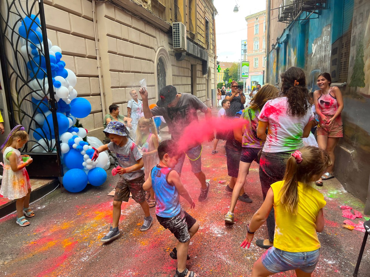 Веселі ігри із аніматорами